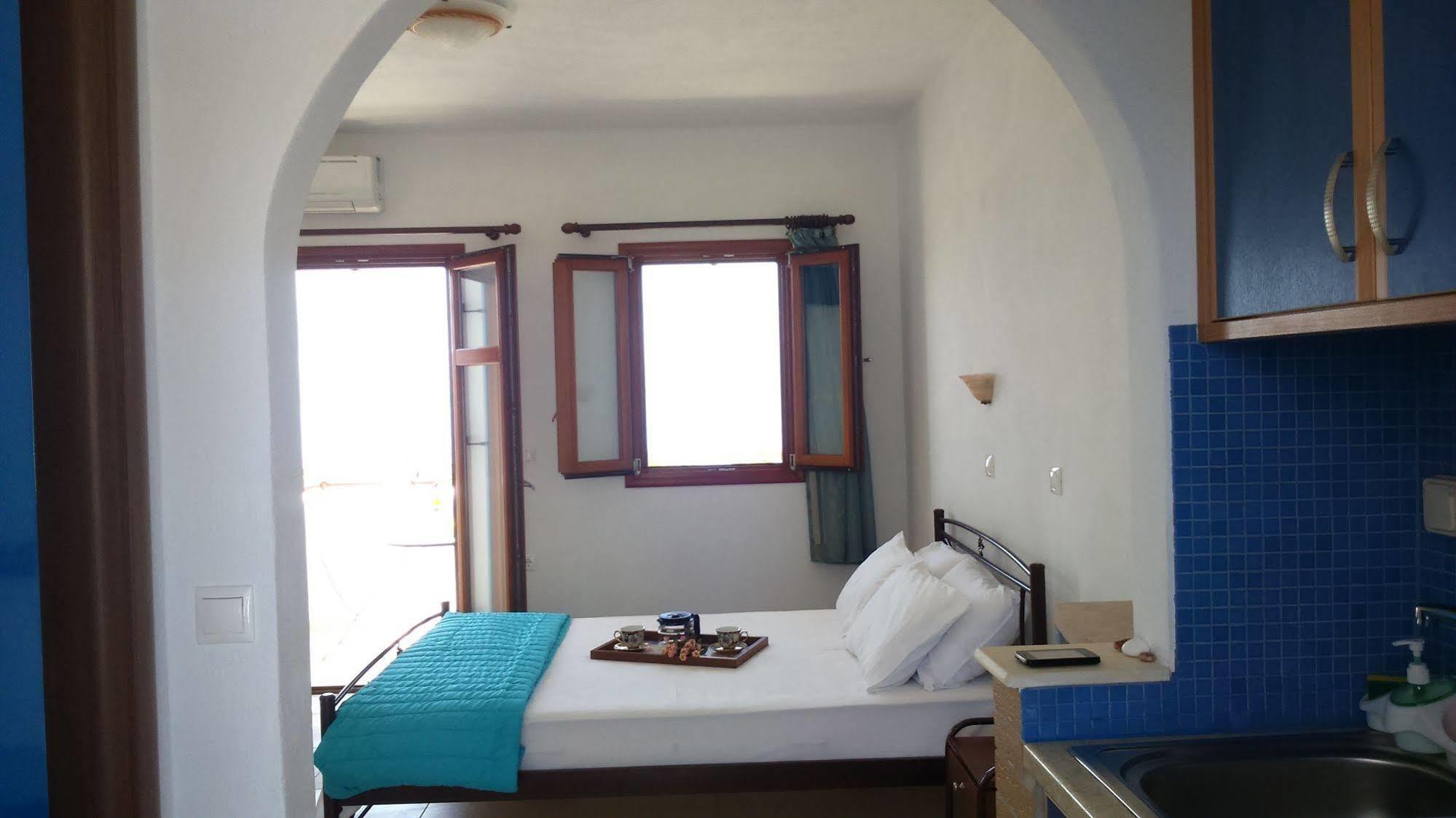 Ammoudia Apartment *